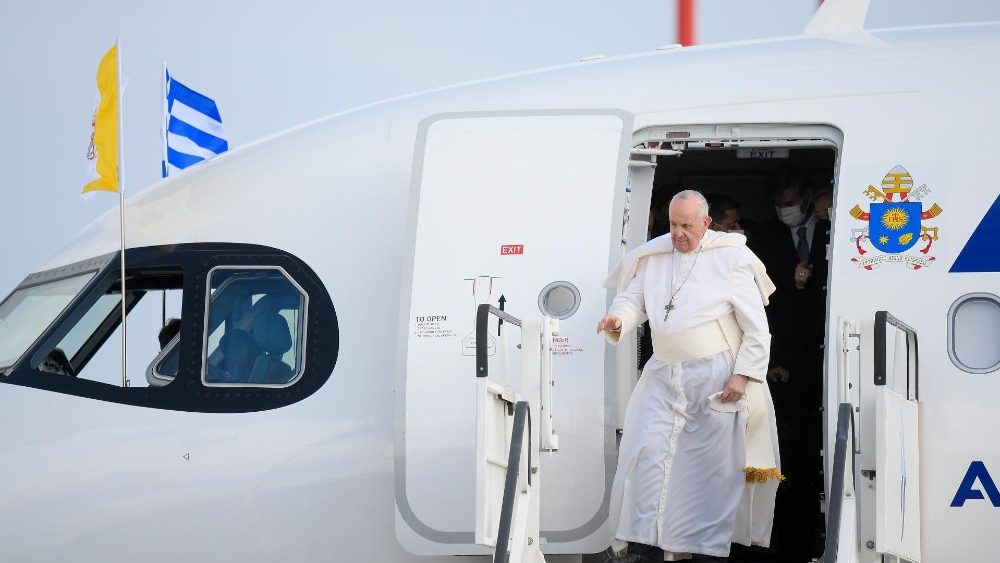L'arrivée du Pape François en Grèce, le 4 décembre 2021. 