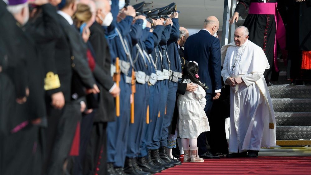 L'arrivée du Pape François en Grèce, le 4 décembre 2021. 