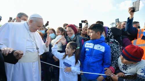 El Papa Francisco visita el centro de refugiados de Mytilene en el marco de su Viaje Apostólico a Chipre y Grecia en diciembre 2021