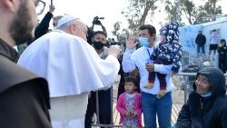 Papst Franziskus trifft Migranten und Flüchtlinge bei seiner Reise nach Griechenland 2021