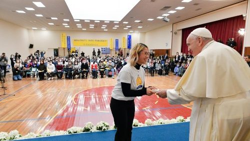 Papstreise endet in Athen mit Jugend-Treffen