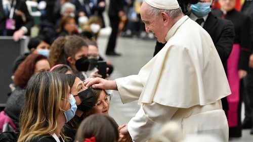 Pápež: Osoba so zdravotným postihnutím nielen dostáva, ale aj dáva