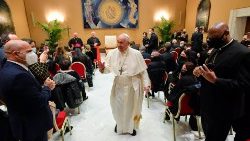Der Papst und die Künstler, die am Weihnachtskonzert 2021 teilnehmen werden
