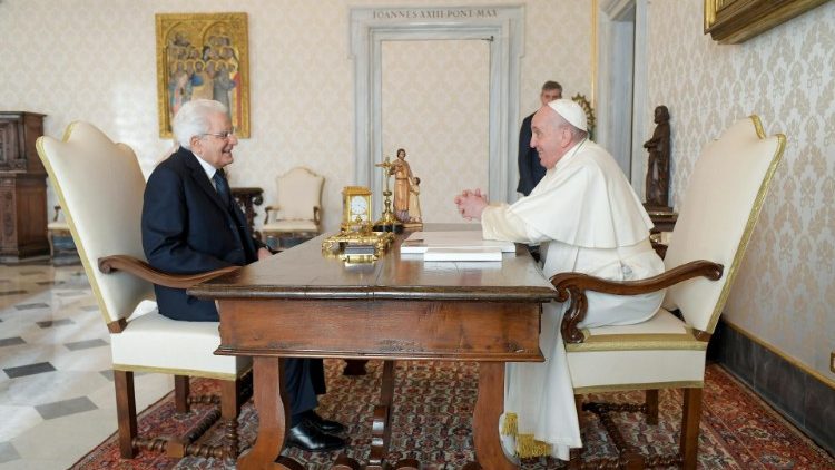 Mattarella elnök a pápánál