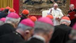 Papst mit Kurienspitzen: Vorerst (fast) nur Kardinäle und Bischöfe. Kann sich aber ändern. 
