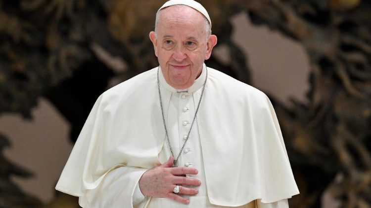 
                    O Papa está melhor, este domingo, recitação do Angelus da Casa Santa Marta
                