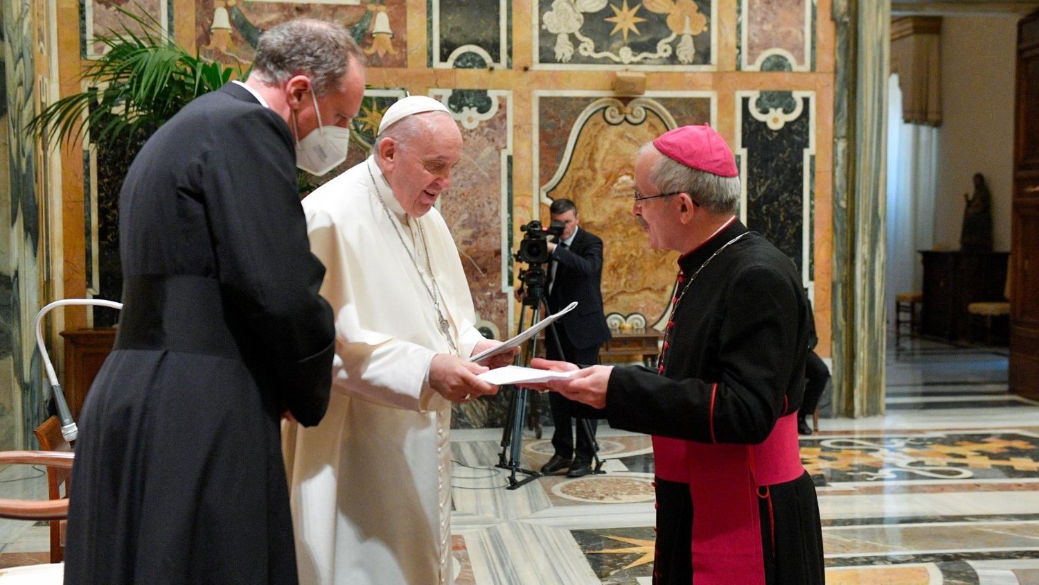 Le pape a souligné le style synodal de l’événement catholique français