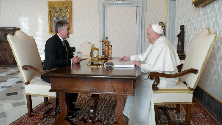 H.E. Mr. Željko Komšić, current Chairman of the Collegial Presidency of Bosnia and Herzegovina, and Pope Francis during their meeting