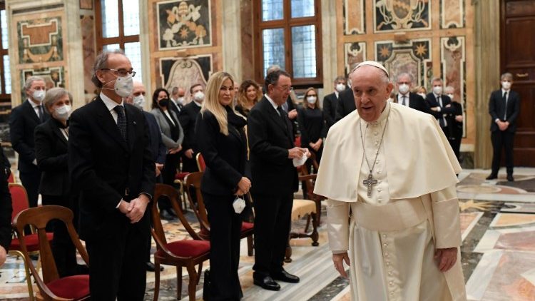Le Pape François recevant en audience l'Association nationale des constructeurs italiens, en Salle Clémentine du Palais apostolique, le 20 janvier 2022. 