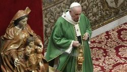 Papst Franziskus bei der feierlichen Messe zum Bibelsonntag im Januar 2022