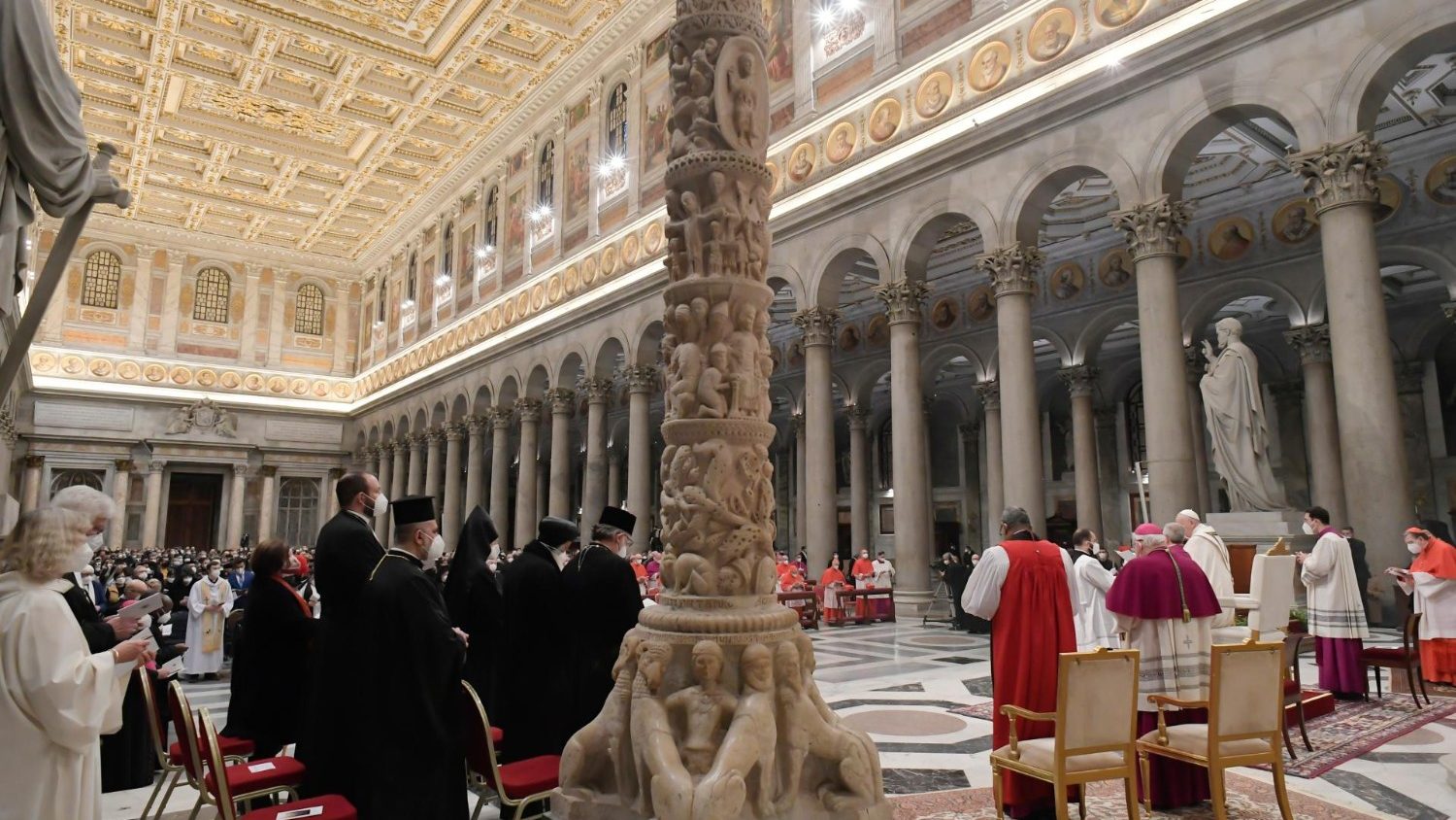 Paus merayakan Vesper untuk Pesta Pertobatan Santo Paulus