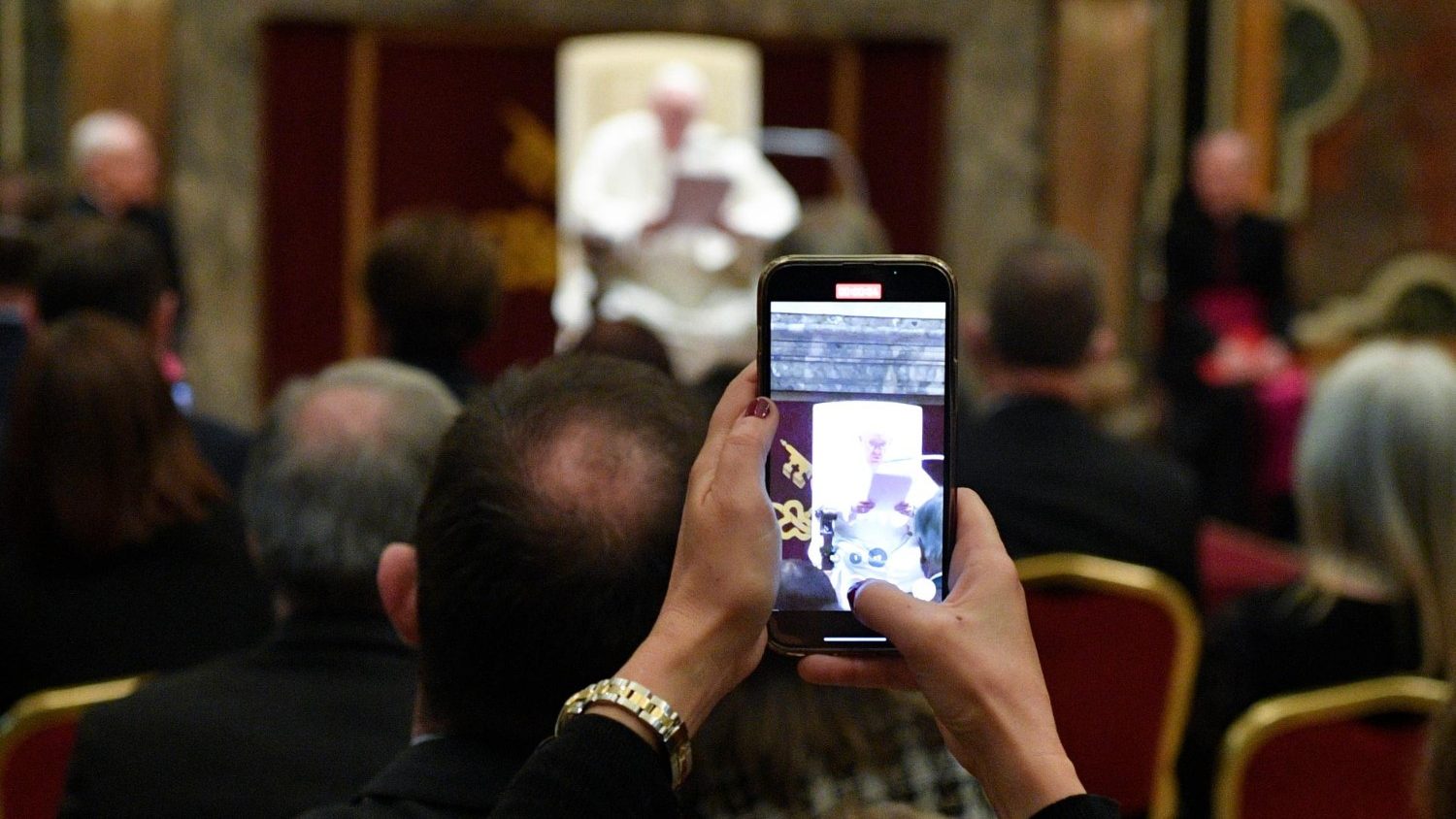 Pope to Catholic media: Check facts but always respect people 
