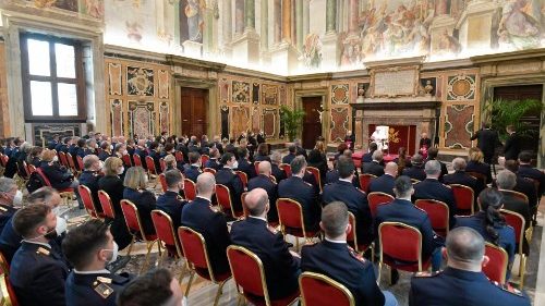 El Papa a la Policía Italiana: garantizan la seguridad de las personas y actos religiosos