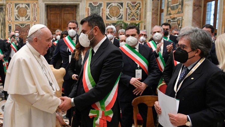 Ferenc pápa arra buzdította az olasz polgármestereket, hogy szolgálják a közjót