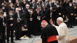 Pope Francis blesses participants of the Symposium on the Priesthood