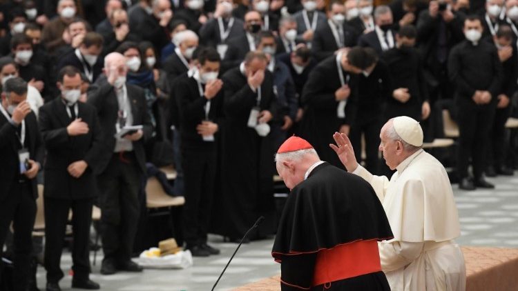 Ferenc pápa üdvözli a Püspöki Kongregáció által szervezett teológiai szimpózium résztvevőit