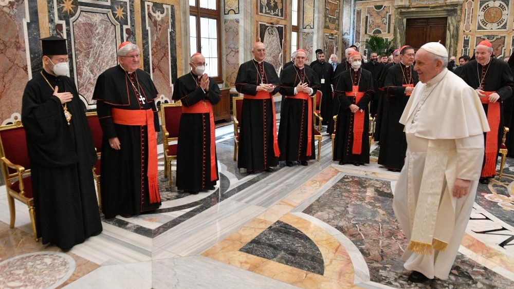 Pápež František s účastníkmi plenárneho zasadnutia Kongregácie pre východné cirkvi (18. feb. 2022)