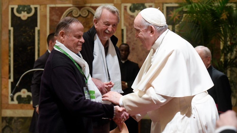 Pápež František s členmi francúzskeho hnutia „Vidieť spoločne“ 