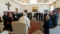 El Papa Francisco en el encuentro con la delegación de la Orden de los Caballeros de Malta (Vatican Media).