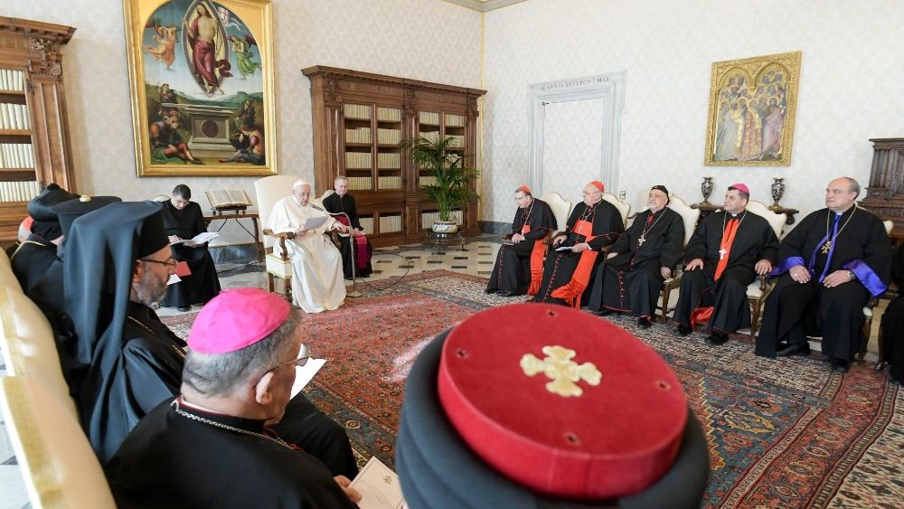O Papa Francisco durante o encontro com os representantes das Igrejas cristãs presentes no Iraque