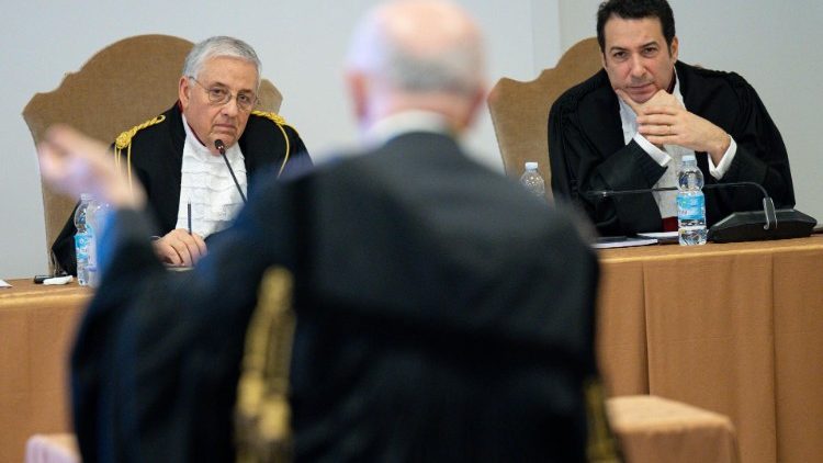 Eine Gerichtsverhandlung im Vatikan