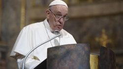 Papst Franziskus am Samstag bei der Predigt in der Chiesa del Gesu' - der Mutterkirche des Jesuitenordens in Rom.