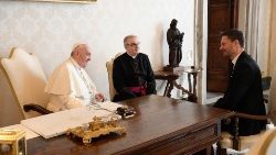 A audiência com o Papa no Vaticano nesta segunda-feira (14)