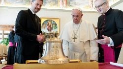 Eine Glocke für den Papst