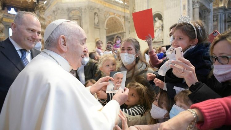 Papież: módlmy się za dzieci żyjące pod bombami