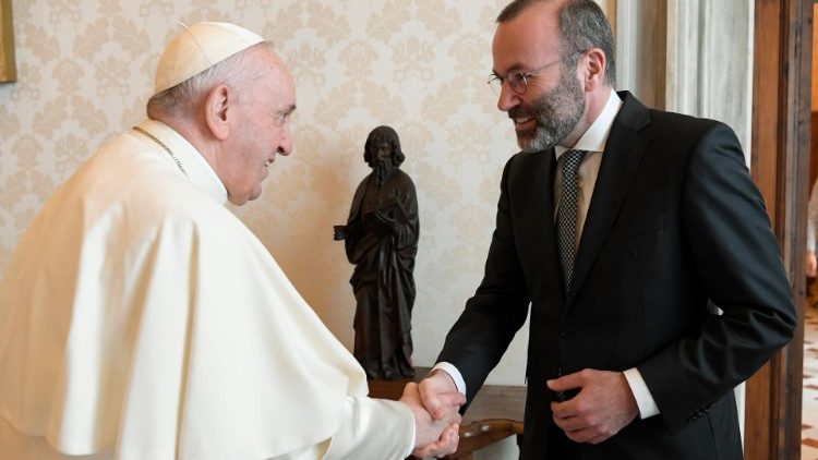Papa Francisco com Manfred Weber em 18 de março de 2022