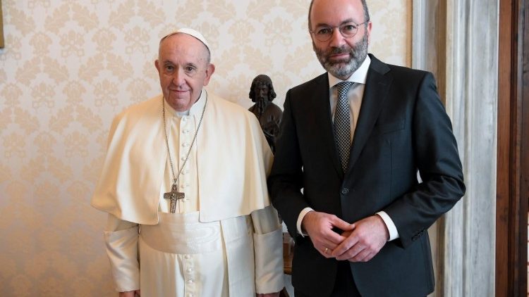 Papež František s předsedou Manfredem Weberem 18. března 2022