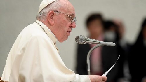 Pápež sa modlil za obete na oboch stranách: Nevyrábajte zbrane, vojnou strácajú všetci