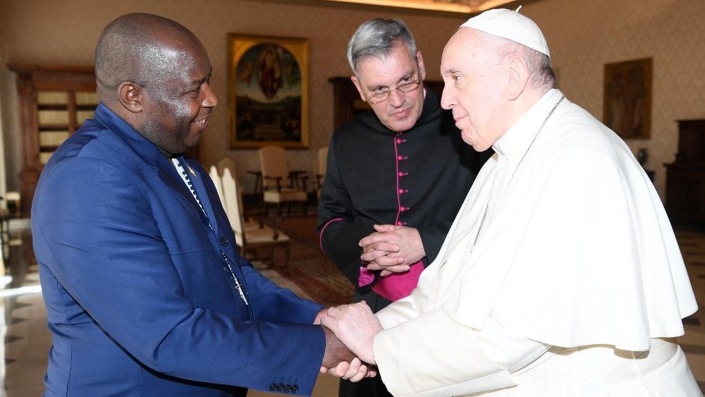 Le Pape François et M. Evariste Ndayishimiye, Président du Burundi