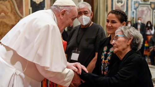 Pápež sa prihovoril pôvodným národom Kanady na záver ich návštevy