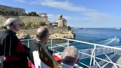 02-04-2022 Viaggio Apostolico a Malta - Trasferimento Catamarano a Porto di Gozo