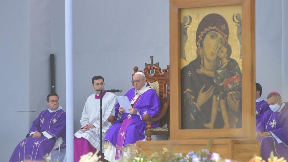 Messe sur la place des Greniers de Floriana, dimanche 3 avril 2022. 