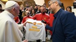 Francisco recebeu uma camiseta especial da "A.S.D. Roma Calcio Amputati"