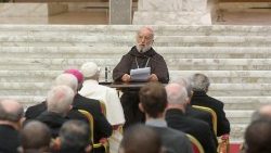 Il cardinale Cantalamessa tiene l'ultima predica di Quaresima al Papa e alla Curia Romana