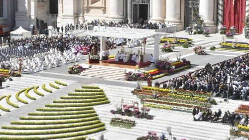 Pope Francis celebrates Easter Sunday Mass in St Peter's Square