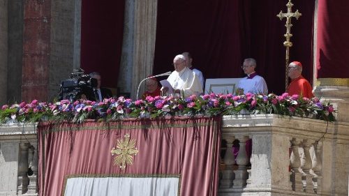 Il Papa all’Urbi et Orbi: basta guerre, lasciamoci vincere dalla pace di Cristo