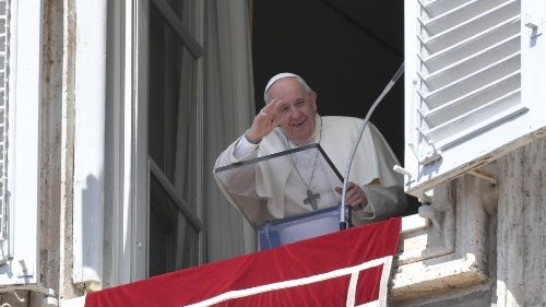 Pope at Regina Coeli: Risen Jesus dispels our fears and unbelief
