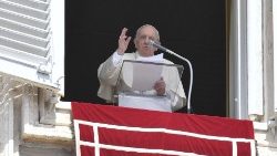 Le Pape François lors de la prière du Regina caeli du 18 avril 2022.