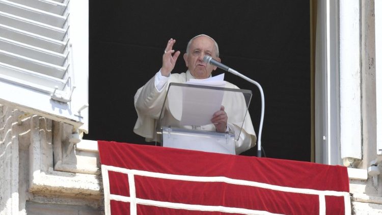 Le Pape François lors de la prière du Regina caeli du 18 avril 2022.