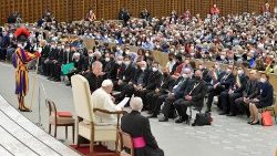 O Papa com a Peregrinação da Comunidade pastoral Nossa Senhora das Lágrimas de Treviglio (Vatican Media)
