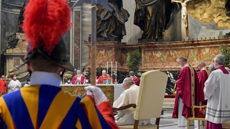 Pápež František na pohrebnej svätej omši za zosnulého kardinála Barragána (25. apr. 2022)