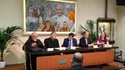 Conférence de presse de plusieurs membres de la Commission pour la protection des mineurs après leur audience avec le Pape, ce vendredi 29 avril 2022.