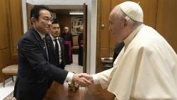 Le Premier ministre nippon Fumio Kishida a été reçu par le Pape François, le 4 mai 2022 au Vatican. 