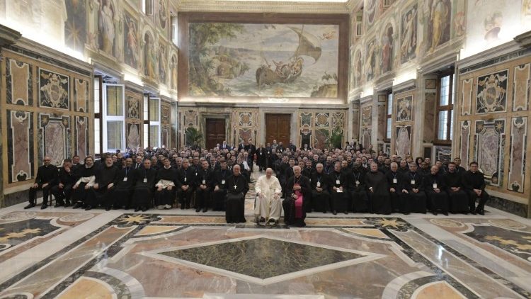 Pope: May the study of the liturgy lead to greater ecclesial unity - Vatican News