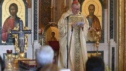 Cardeal Parolin durante a celebração na Basílica de Santa Sofia em Roma