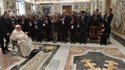 Il Papa nella Sala Clementina del Palazzo Apostolico, all'udienza con docenti e studenti dell'Università di Macerata